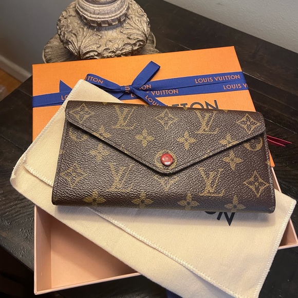 Louis Vuitton Handbags - 💯% Authentic Louis Vuitton Envelope wallet✨